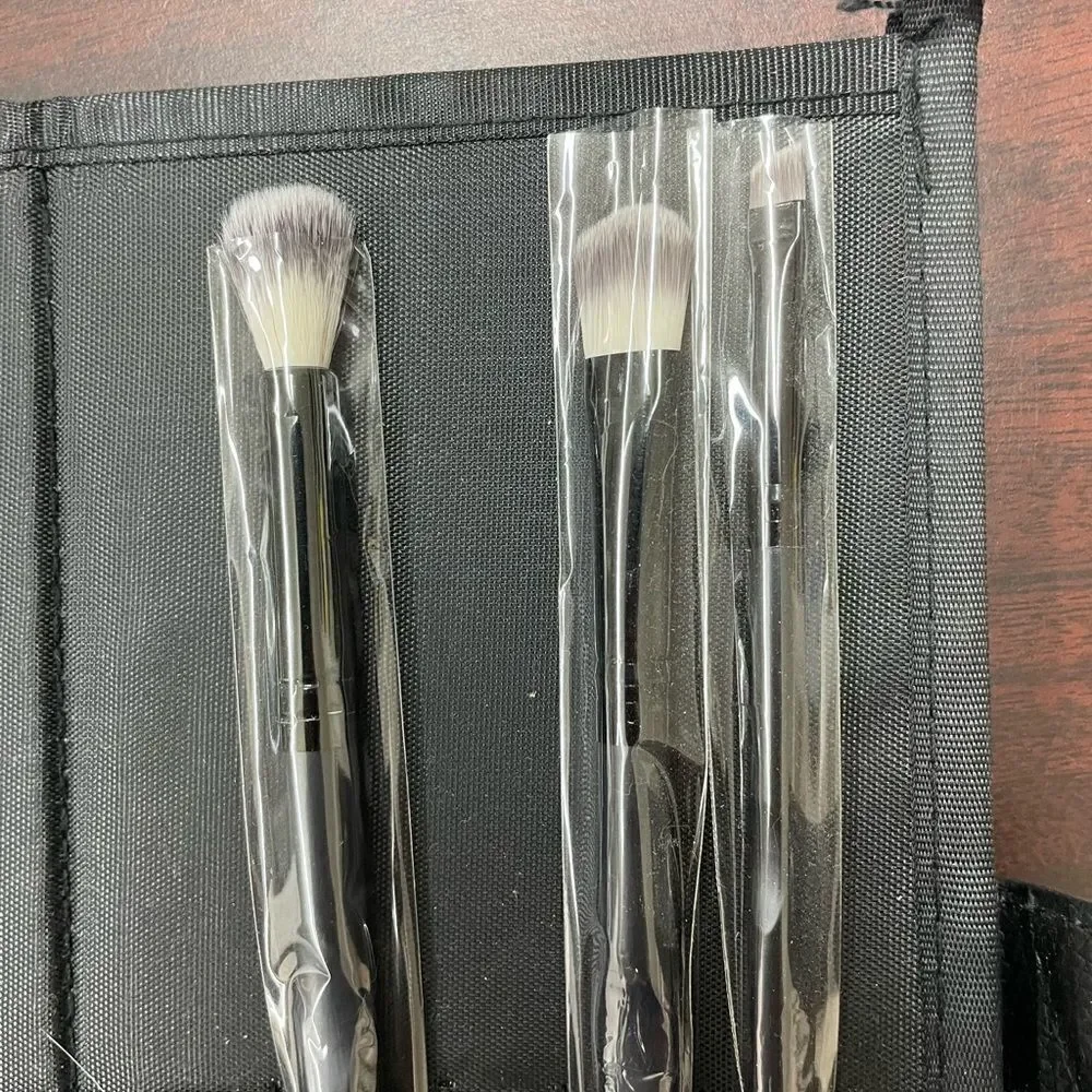 Brand New Crown 5 Piece Makeup Brush Set with Case